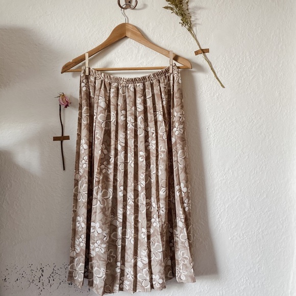 Vintage floral pleated skirt - Picture 2 of 3